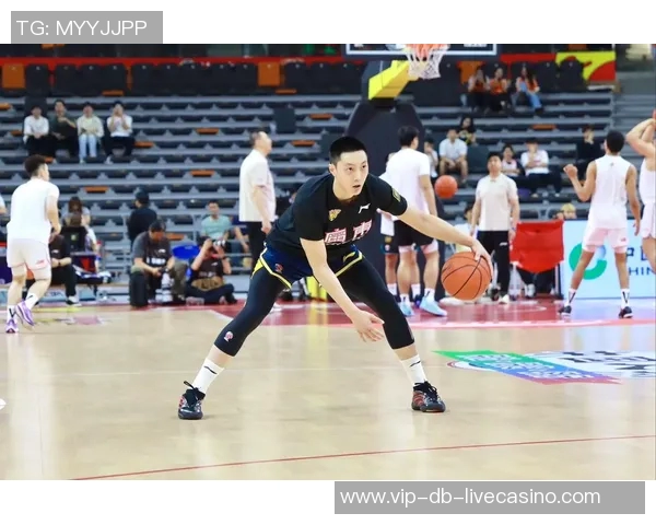 胡明轩谈季后赛重要性强调篮板防守与细节拼搏的决胜关键 胡明轩谈季后赛重要性强调篮板防守与细节拼搏的决胜关键