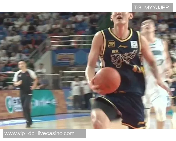 广东王牌后卫18投砸下20分5篮板4助攻3抢断震撼杜锋展现CBA顶级实力